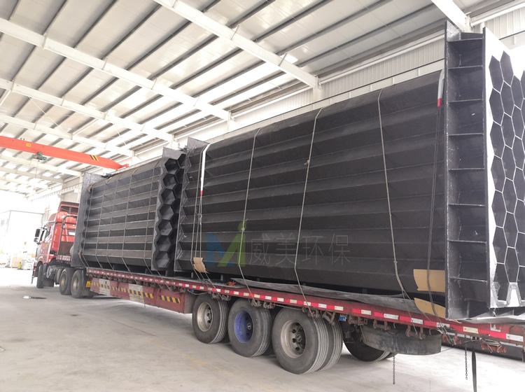 電除霧器吊裝完畢，整裝待發(fā)